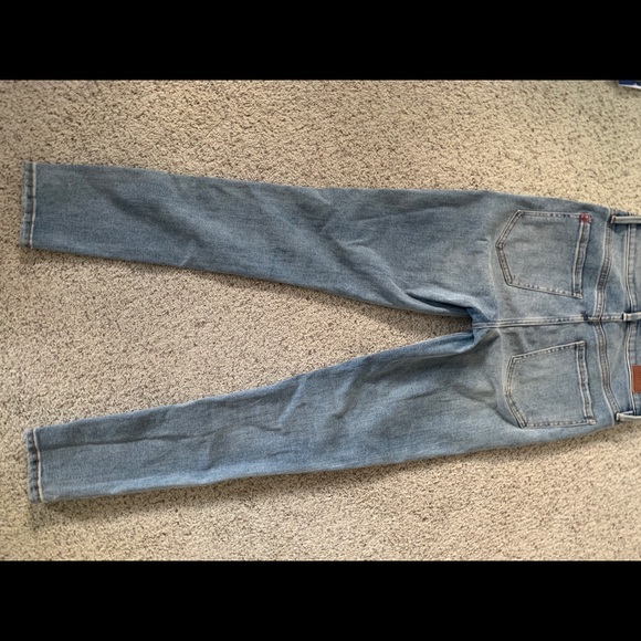 light wash comfortable bdg jeans - Picture 3 of 5